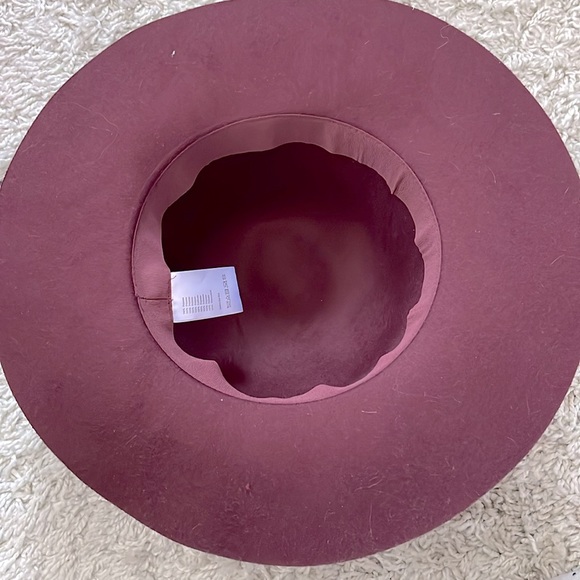 Icing Burgundy Felt Hat with Bow, never worn - Picture 4 of 4